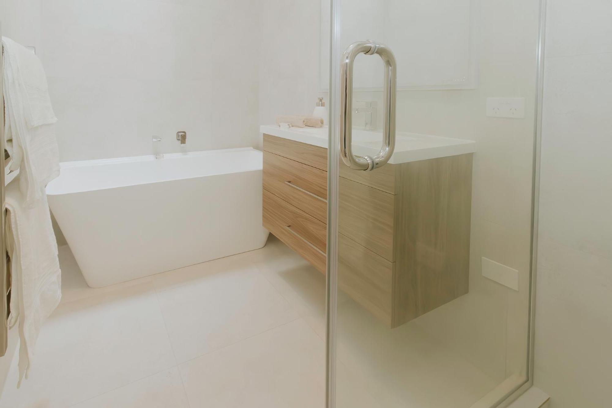 Salty Breeze Beach House Orewa Exterior photo