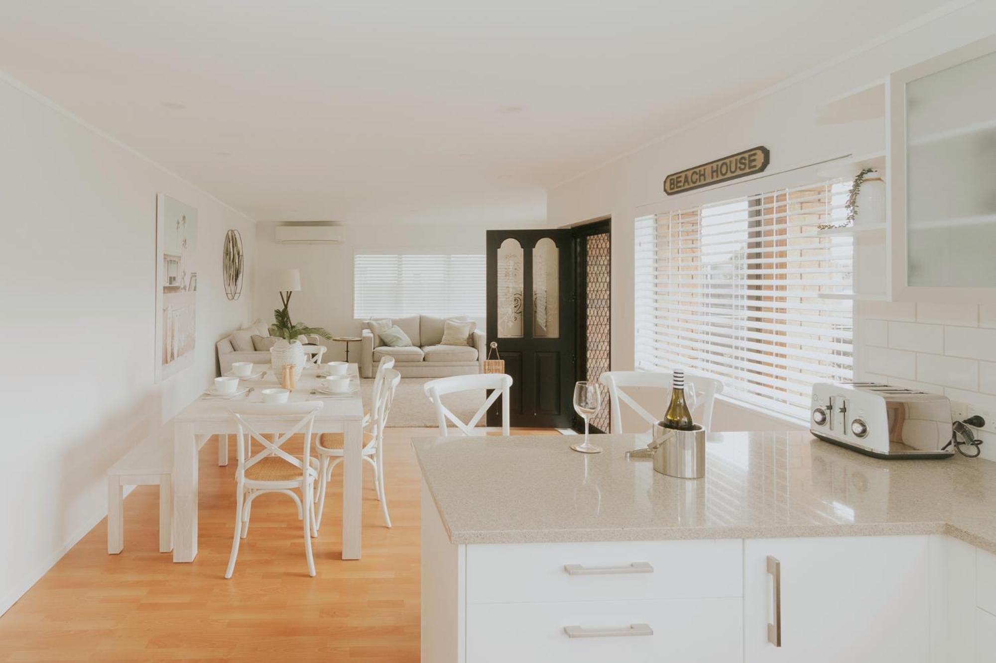 Salty Breeze Beach House Orewa Exterior photo